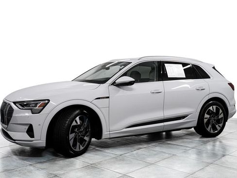 Used 2023 Audi e-tron Premium Plus w/ Premium Plus Package AWD/4WD image 4