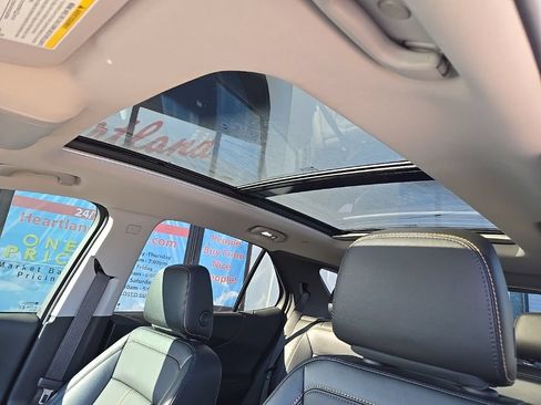 Used 2024 Chevrolet Equinox Premier AWD/4WD image 37
