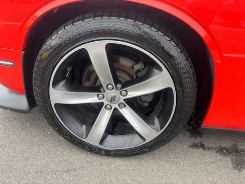 Used 2019 Dodge Challenger R/T RWD image 16
