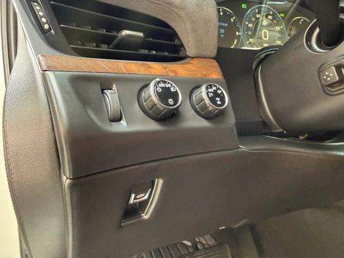 Used 2015 Cadillac Escalade ESV Premium AWD/4WD image 43