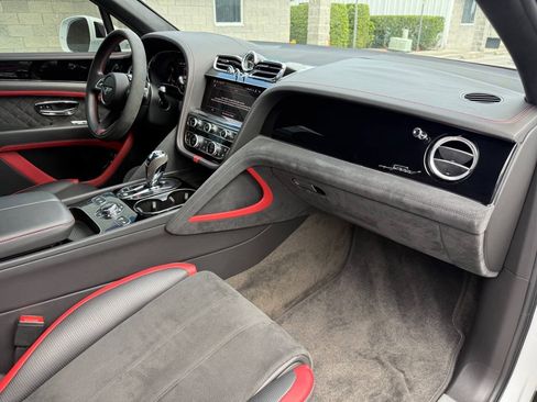 Used 2021 Bentley Bentayga Speed AWD/4WD image 17