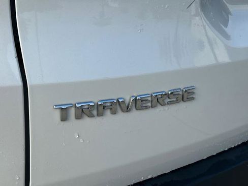 Used 2023 Chevrolet Traverse LT FWD image 4