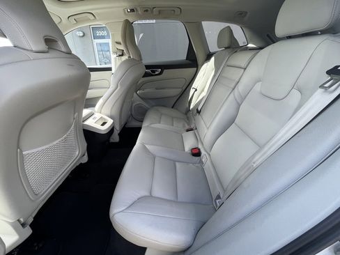 Used 2021 Volvo XC60 T5 Momentum image 14