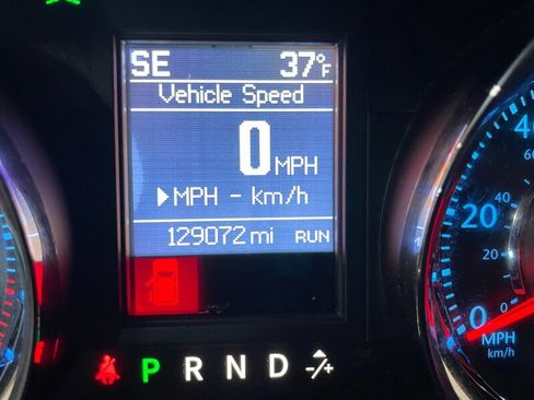 Used 2014 Chrysler Town & Country Touring-L w/ Driver Convenience Group image 10