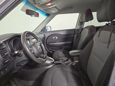 Used 2018 Kia Soul + image 12