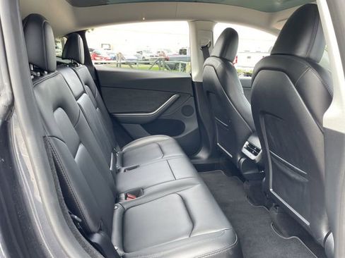 Used 2024 Tesla Model Y Long Range AWD/4WD image 25