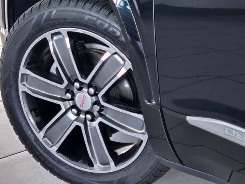 Certified 2018 GMC Acadia Denali w/ Technology Package AWD/4WD image 17