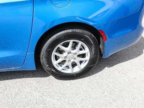 New 2026 Chrysler Pacifica Select FWD image 4