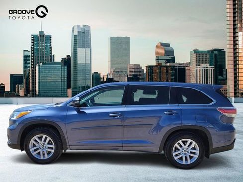 Used 2016 Toyota Highlander LE AWD/4WD image 2