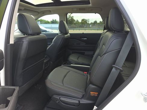 Certified 2023 Nissan Pathfinder SL w/ SL Premium Package image 8