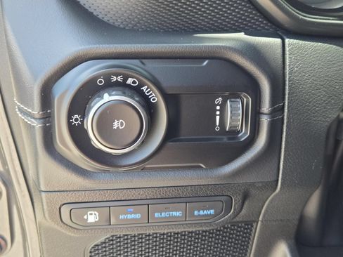 Used 2025 Jeep Wrangler Unlimited Rubicon 4xe w/ Convenience Group AWD/4WD image 22