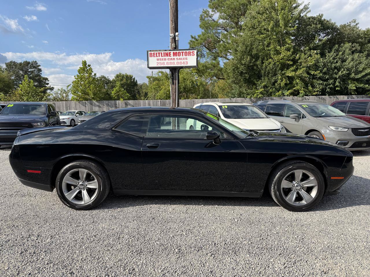 Used 2019 Dodge Challenger SXT RWD image 3