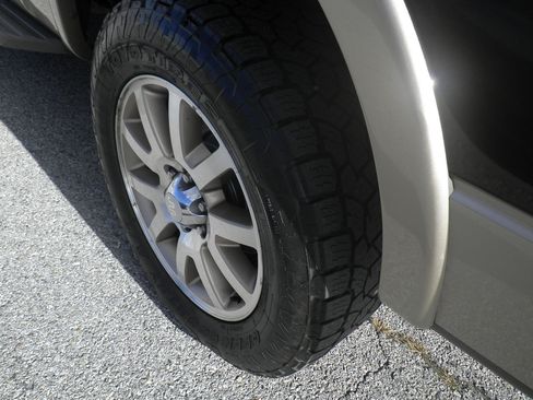 Used 2014 Ford F150 King Ranch w/ King Ranch Luxury Package image 13