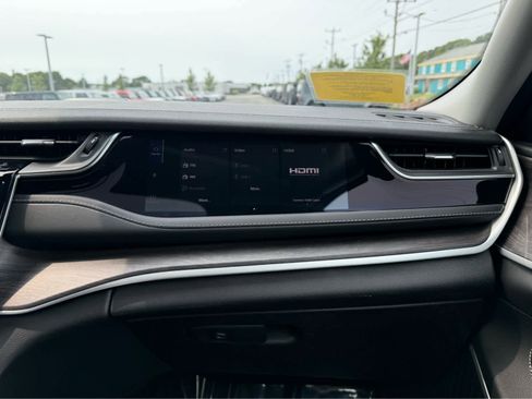 Used 2023 Jeep Grand Cherokee 4WD 4xe w/ Luxury Tech Group II image 37