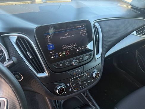 Used 2025 Chevrolet Malibu LT FWD image 14
