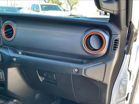 Used 2023 Jeep Gladiator Mojave image 23