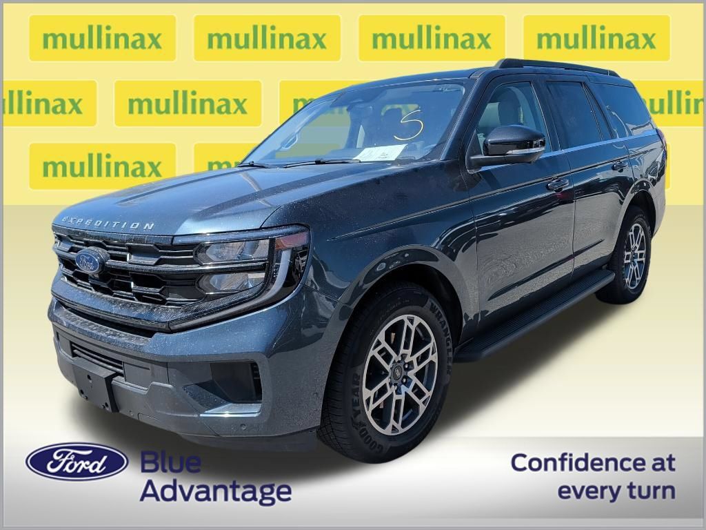 Used 2025 Ford Expedition Active RWD image 2