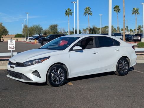 Used 2022 Kia Forte LXS image 2