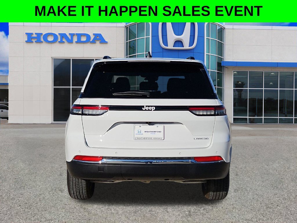 Used 2025 Jeep Grand Cherokee Laredo X RWD image 4
