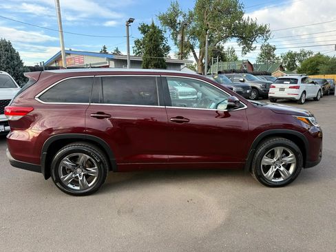 Used 2019 Toyota Highlander Limited Platinum AWD/4WD image 10