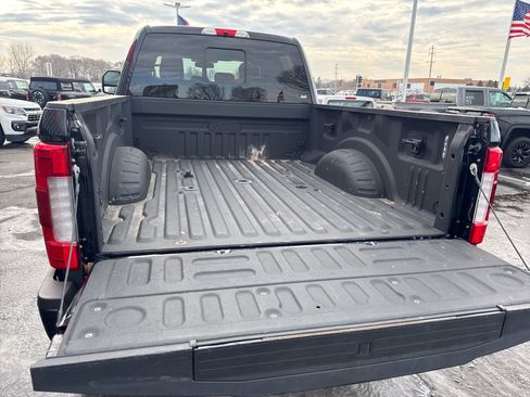 Used 2019 Ford F250 Platinum w/ Platinum Ultimate Package AWD/4WD image 32
