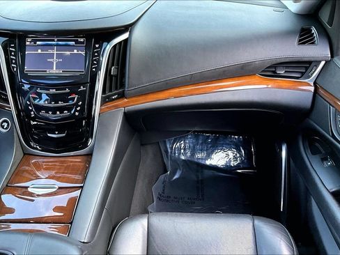 Used 2020 Cadillac Escalade ESV Premium Luxury AWD/4WD image 26