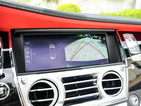 Used 2019 Rolls-Royce Dawn RWD image 50