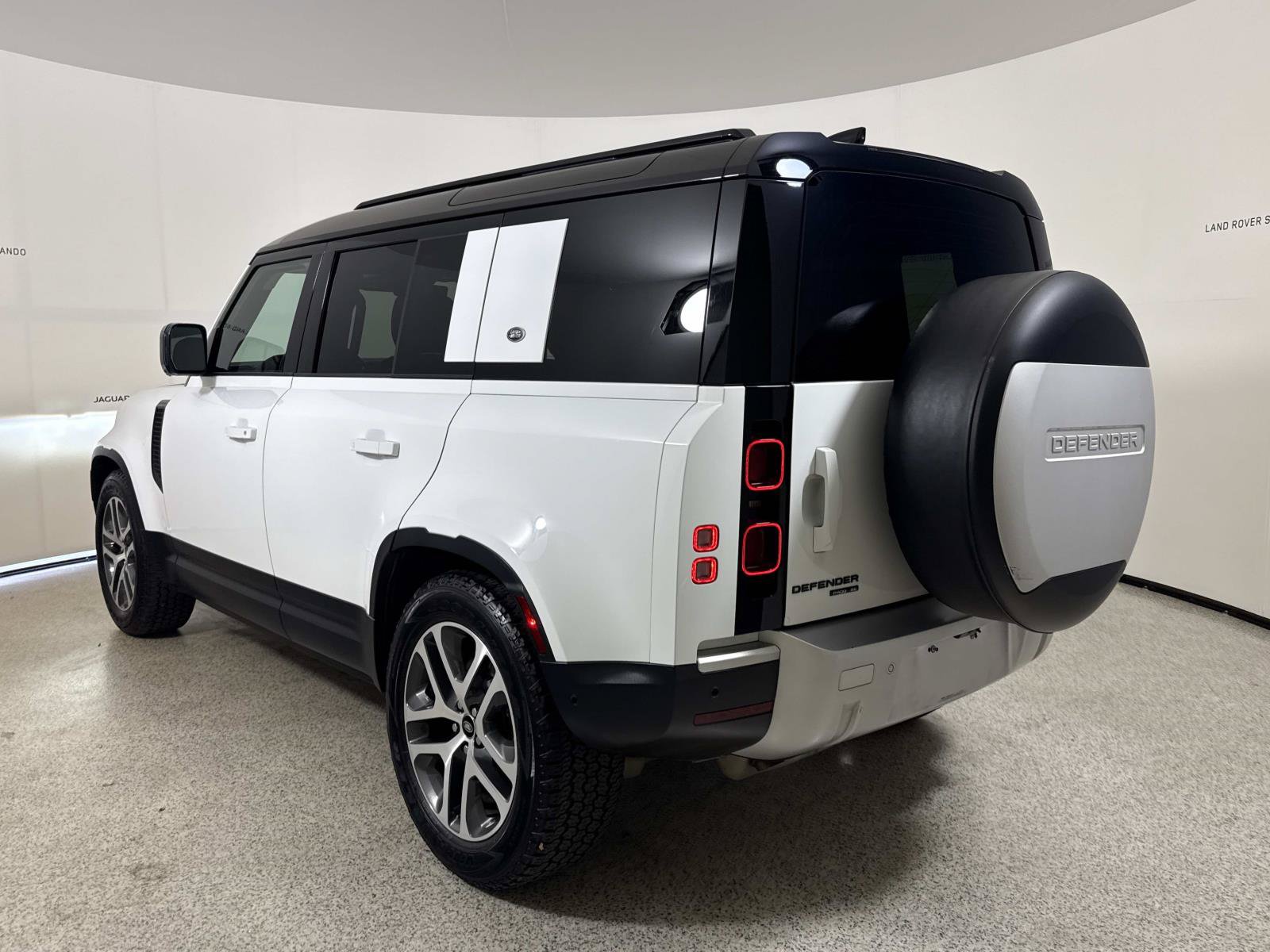 Used 2020 Land Rover Defender 110 SE AWD/4WD image 3