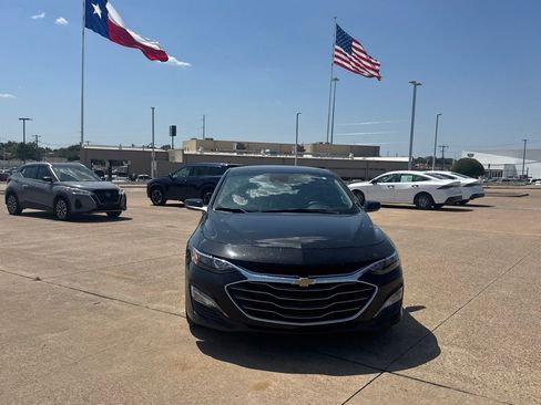 Used 2025 Chevrolet Malibu LT FWD image 4
