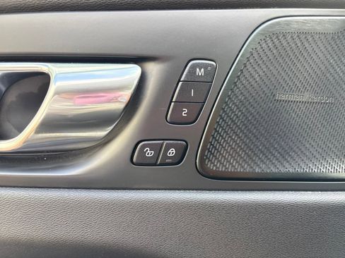 Certified 2022 Volvo XC60 B5 Inscription w/ Climate Package image 14