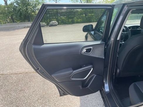 Used 2025 Kia Soul LX w/ LX Technology Package FWD image 10