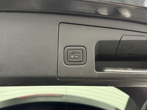 Used 2020 Cadillac XT4 Premium Luxury image 32