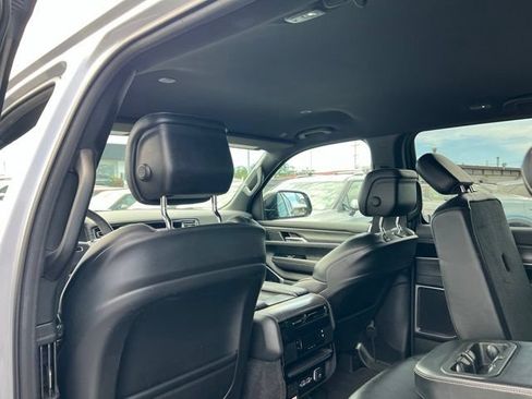 Used 2024 Jeep Wagoneer L Series II w/ Flexible Seating Group AWD/4WD image 13