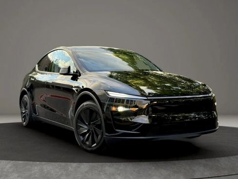 Used 2026 Tesla Model Y Long Range RWD image 2