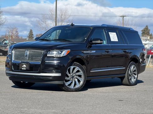 Used 2022 Lincoln Navigator L Reserve image 2