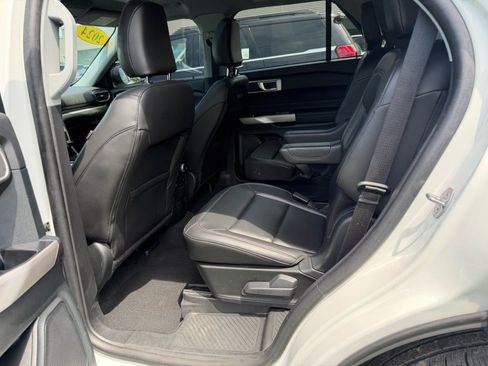 Used 2024 Ford Explorer XLT w/ Equipment Group 202A AWD/4WD image 7
