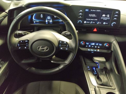 Used 2025 Hyundai Elantra Sport FWD image 22