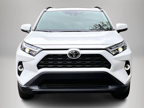 Used 2025 Toyota RAV4 XLE image 3