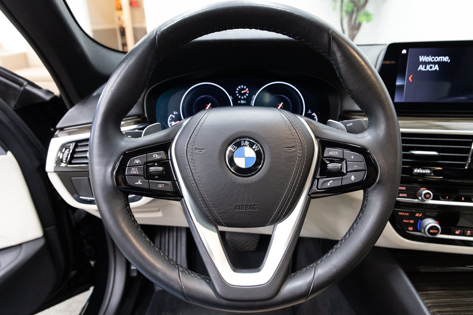 Used 2019 BMW 540i w/ Premium Package RWD image 15