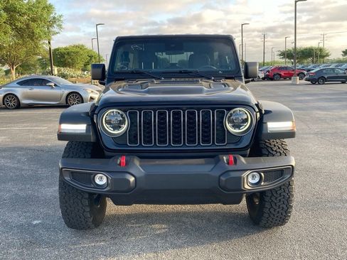 Used 2025 Jeep Wrangler Unlimited Rubicon w/ Convenience Group image 2