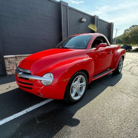 Used 2003 Chevrolet SSR w/ Preferred Equipment Group RWD image 1