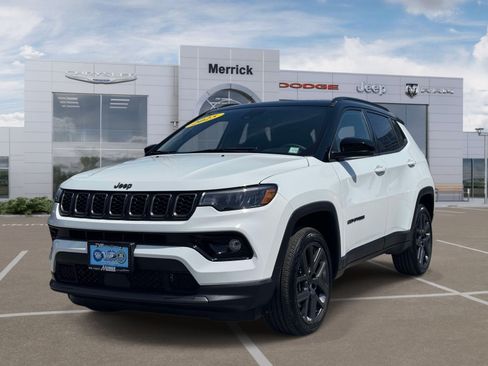 Used 2025 Jeep Compass Limited w/ Sun & Sound Group AWD/4WD image 4
