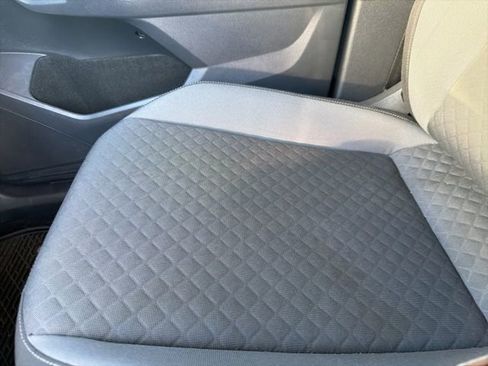 Used 2018 Volkswagen Tiguan S image 12