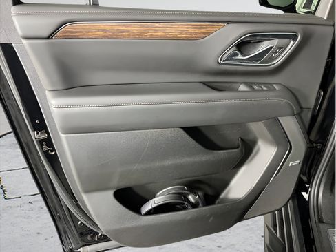Used 2023 Chevrolet Suburban High Country w/ Advanced Technology Package AWD/4WD image 11