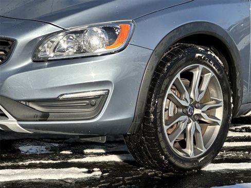 Used 2017 Volvo V60 T5 Cross Country w/ Convenience Package image 8