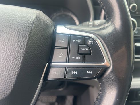 Used 2020 Toyota Highlander XLE image 20