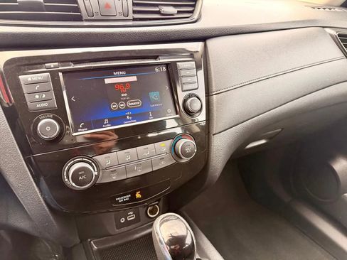 Used 2017 Nissan Sentra SR Turbo w/ SR Midnight Edition FWD image 15