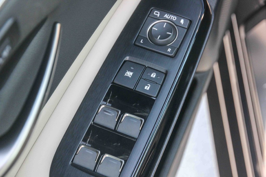 Certified 2025 Lexus ES 350 w/ Premium Package FWD image 22