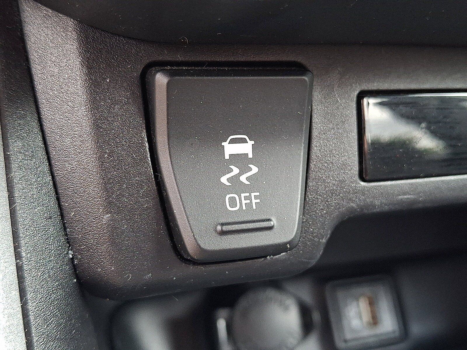 Used 2025 Toyota RAV4 XLE AWD/4WD image 25