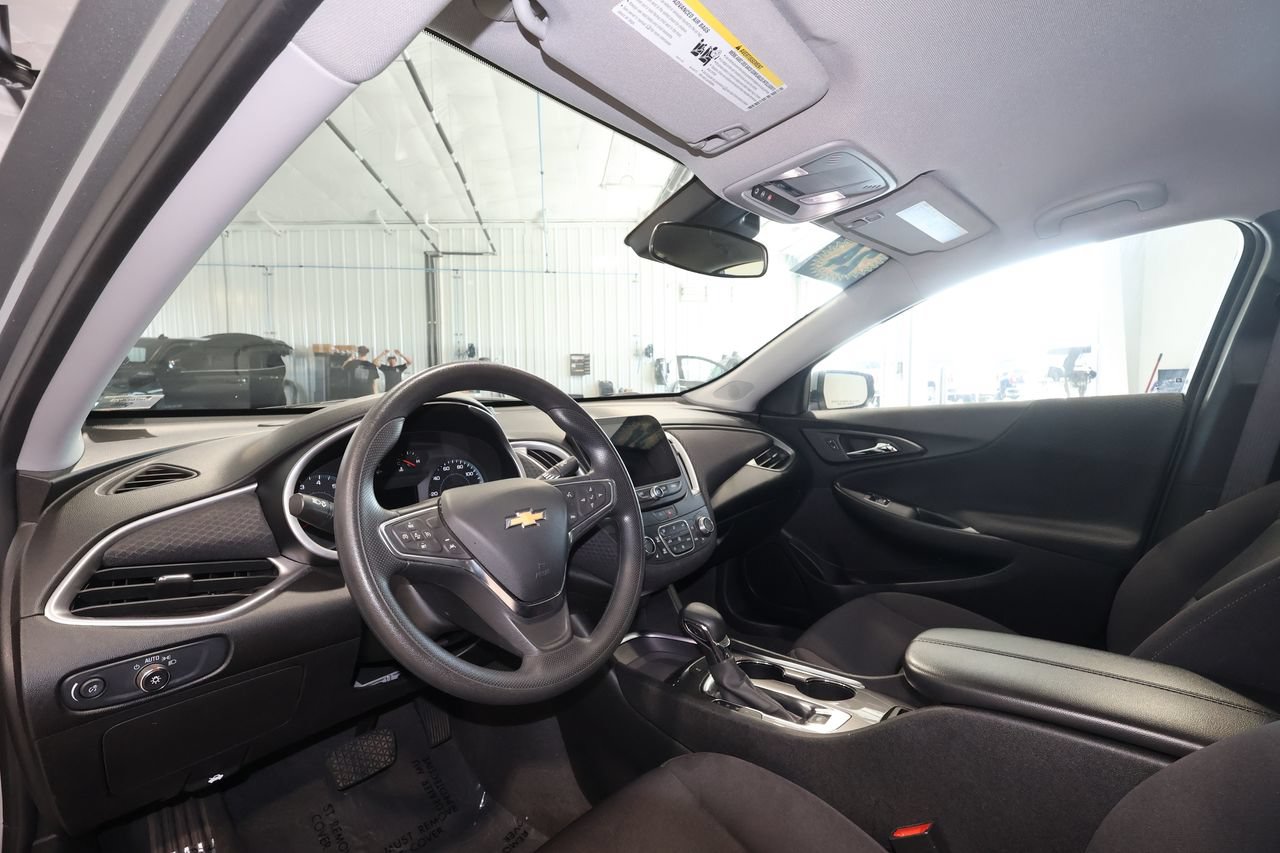 Used 2024 Chevrolet Malibu LT FWD image 9